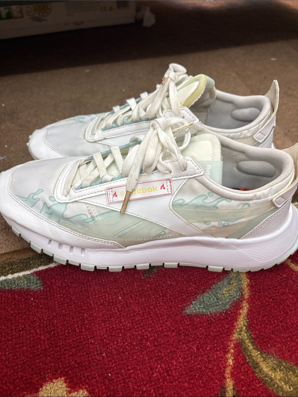Reebok X Hot Ones classic White & Mint Wave Low-Top Sneaker